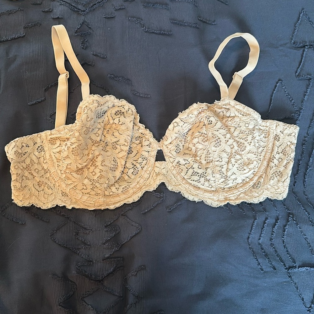 Victorias Secret Body by Victoria Unlined Bra 38D